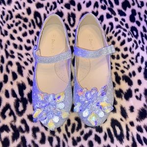Girls silver dress up shoes, Size 1